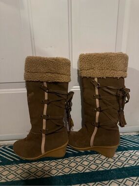 Women's Tan Faux-Shearling Lace-Up Wedge Boots